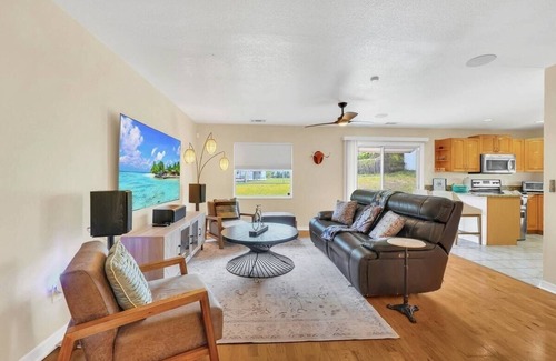 Minneola House | 3-bedroom Biker's bungalow in brilliant Clermont Close to Downtown