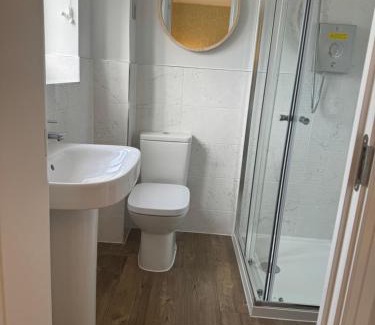 Netley House | 3 Bedroom Brand New Whiteley Home with Hot Tub