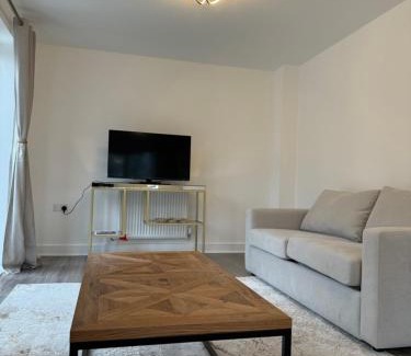 Netley House | 3 Bedroom Brand New Whiteley Home with Hot Tub