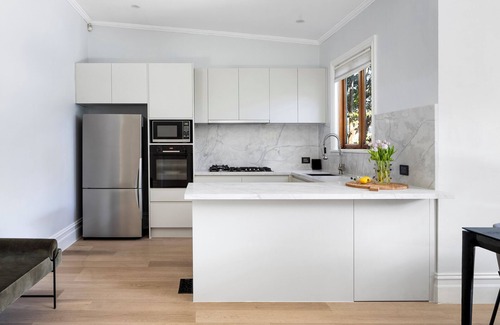 Brighton House | 3 bedroom Brighton home with a huge pool and lush gardens.