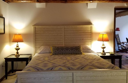 Penns Park House | 3-Bedroom Bucks County Carpenter's Retreat with Contemporary Flair