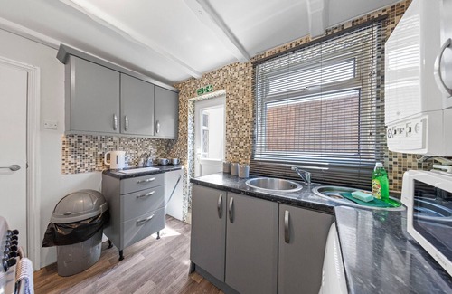 Chatham House | 3-Bedroom Building In charming Alexandra Rd