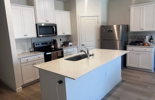 Stockton House | 3-bedroom bungalow in tranquil Stockton with parking garage