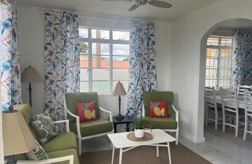Oistins House | 3 Bedroom Bungalow near Miami Beach and Oistins,