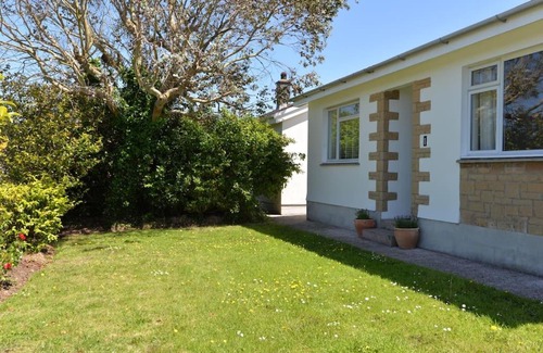 Goldsithney House | 3-Bedroom bungalow with parking, Goldsithney, Penzance, Cornwall