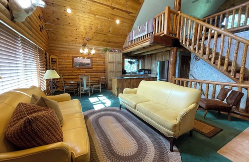 Irwin Cabin | 3-bedroom cabin in beautiful Palisades with AC, WiFi