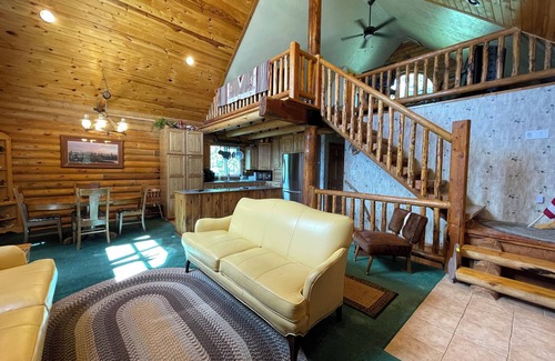 Irwin Cabin | 3-bedroom cabin in beautiful Palisades with AC, WiFi