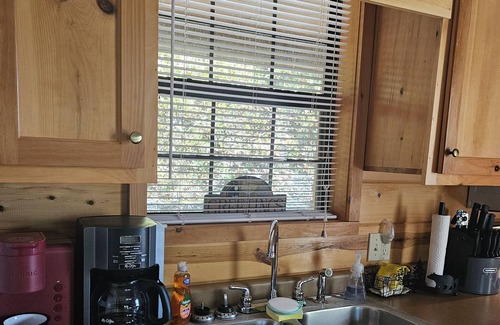 Young Harris Cabin | 3-bedroom cabin on mountain in serene Young Harris GA with hot tub.