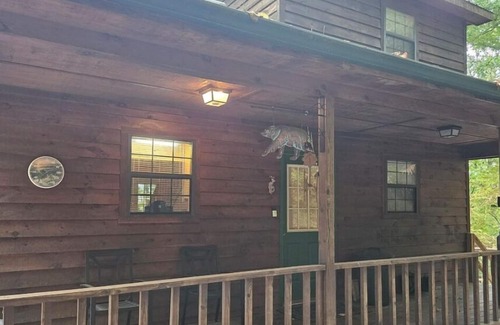 Young Harris Cabin | 3-bedroom cabin on mountain in serene Young Harris GA with hot tub.