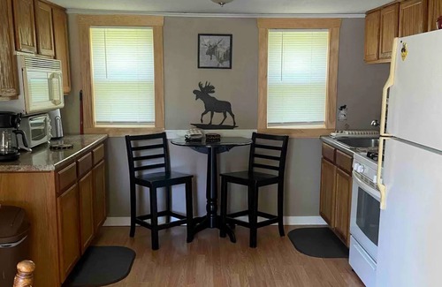 Carroll Cabin | 3-bedroom cabin with AC and WiFi in welcoming Carroll NH