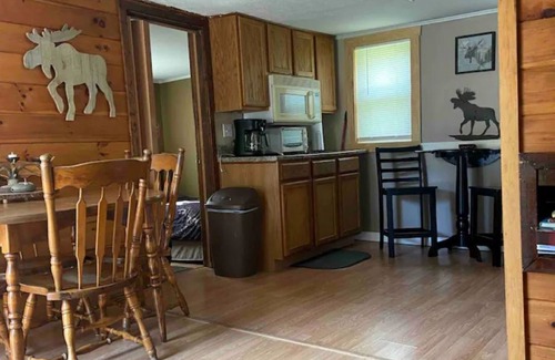 Carroll Cabin | 3-bedroom cabin with AC and WiFi in welcoming Carroll NH