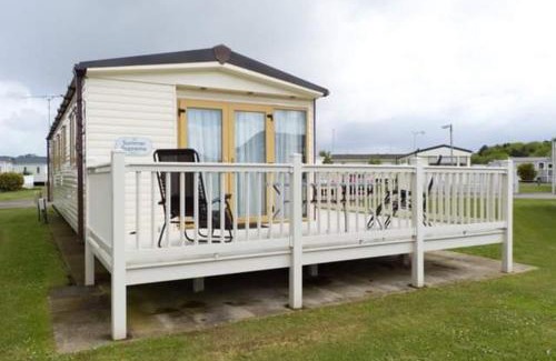 Hunstanton Ski Chalet | 3 bedroom Caravan at Manor Park Hunstanton