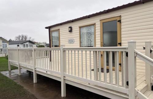 Hunstanton Ski Chalet | 3 bedroom Caravan at Manor Park Hunstanton