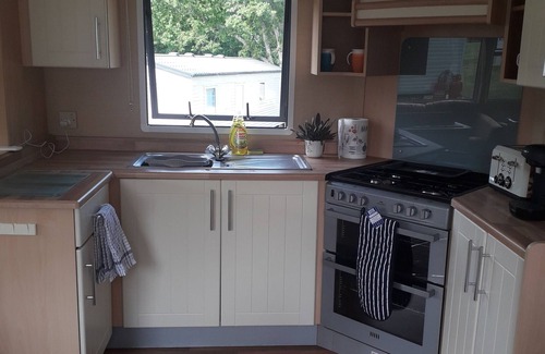 Cowes Cabin | 3-Bedroom caravan at Thorness bay