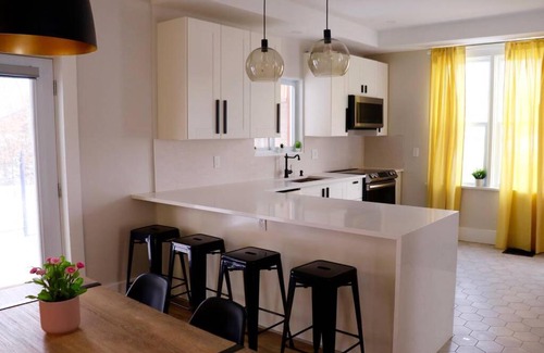 Waterloo House | 3-BEDROOM CENTURY MODERN HOME UPTOWN WATERLOO