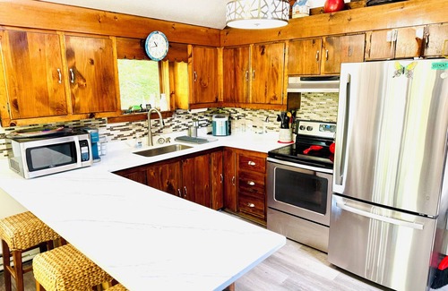 West Townshend Ski Chalet | 3+ -bedroom chalet with loft just 10 minutes from Magic, 15 minutes to Stratton