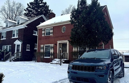 Garfield Heights House | 3-bedroom Château in welcoming Garfield Heights with WiFi, AC