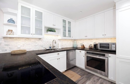 La Playa Apartment | 3 Bedroom Condo, Bay Views & Sailboats