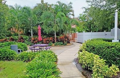 Vamo Condo | 3-bedroom condo in enchanting Sarasota with WiFi, AC, fitness room
