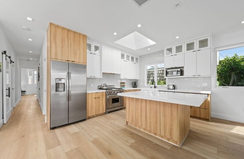 Marina Peninsula Condo | 3-bedroom condo, steps to Venice Beach and Venice Beach Boardwalk