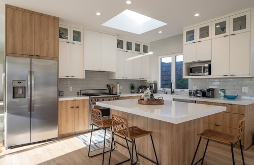 Marina Peninsula Condo | 3-bedroom condo, steps to Venice Beach and Venice Beach Boardwalk