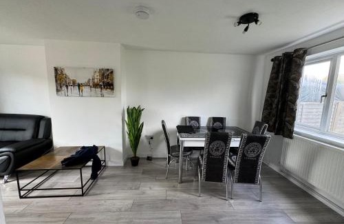 Reading House | 3-Bedroom Cosy Reading House