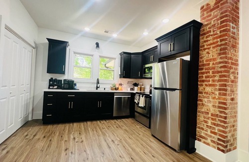 Rossville Cottage | 3-bedroom cottage 6.4 miles to Downtown Chatt hot tub pool table fire sleeps 6