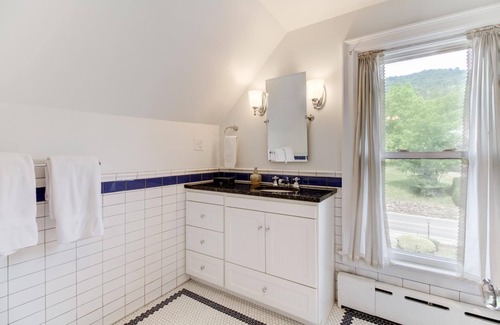 Valley Springs House | 3 Bedroom Cottage in the Heart of Hot Springs