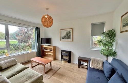 Topsham House | 3 bedroom cottage in the heart of Topsham with river views and parking