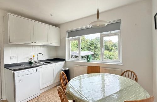 Topsham House | 3 bedroom cottage in the heart of Topsham with river views and parking