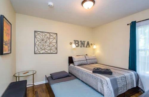 Inglewood House | 3 Bedroom Cottage Only 3 Miles from Downtown