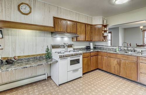 Sheridan House | 3 bedroom country home 15 minutes to Grand Park