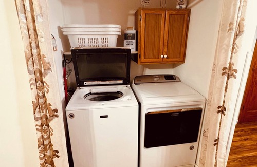 Dowagiac House | 3-bedroom country house in charming Dowagiac with WiFi and laundry.