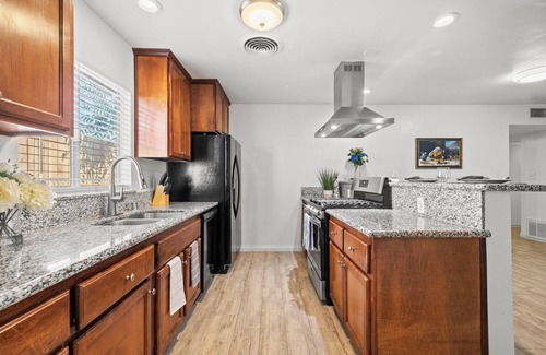 Panama House | 3-bedroom Countryside Home in adorable Bakersfield with AC, Wi-Fi, Pet Friendly