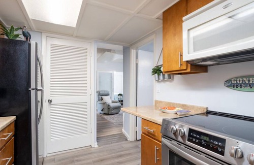 Tropic Cottage | 3-bedroom Cozy cottage in Eau Gallie District, POOL,Pickleball/basketball courts