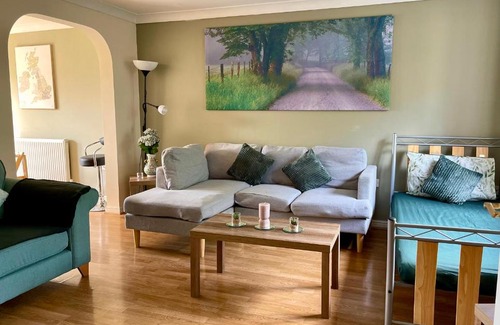 Wellingborough House | 3 Bedroom Detached house