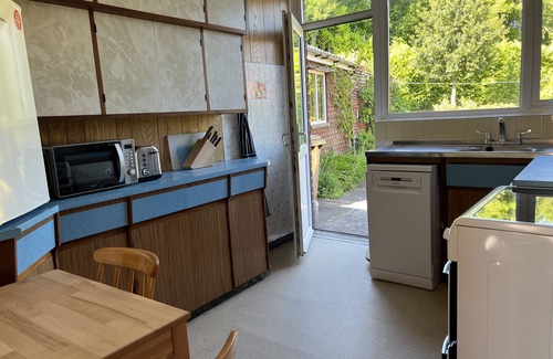 Dundonald House | 3-bedroom detached house in Belfast with large garden & parking