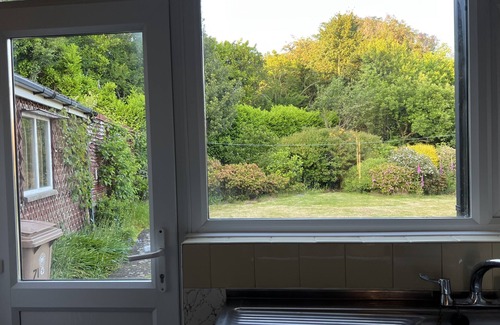 Dundonald House | 3-bedroom detached house in Belfast with large garden & parking