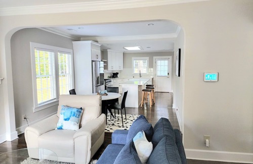 Garden Hills House | 3 Bedroom ensuite Buckhead home with pool table