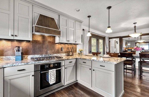 Somers House | 3 bedroom Exec Home at Best Western, Free Hot Breakfast, Pool near Flathead Lake