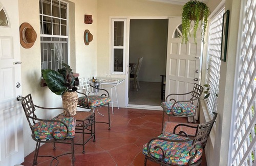 Marine Gardens House | 3 Bedroom Family Cottage 5 mins walk to beach and all amenities