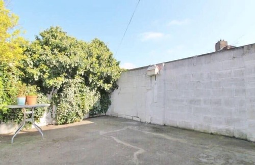 Haroldʼs Cross House | 3 Bedroom Family Home in Residential Area Near Centre