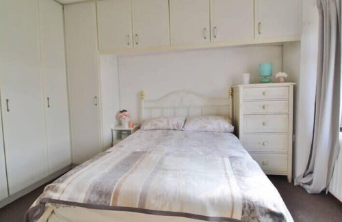 Haroldʼs Cross House | 3 Bedroom Family Home in Residential Area Near Centre