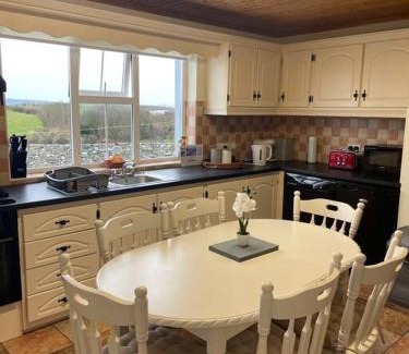 Doolin House | 3 bedroom farmhouse in the Lahinch area.