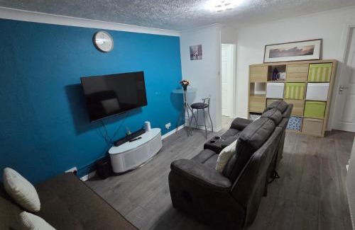 Colchester Apartment | 3 Bedroom Flat - Colchester- Train Station - Close to Town