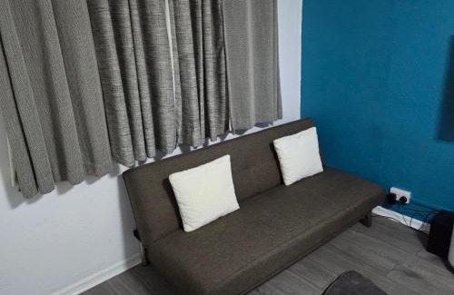 Colchester Apartment | 3 Bedroom Flat - Colchester- Train Station - Close to Town