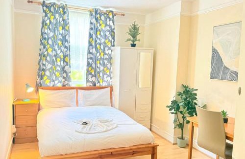 St. Johns Wood Apartment | 3 bedroom Flat in St John's Wood