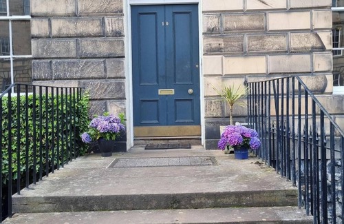 Bonnington Apartment | 3 Bedroom Geogian apartment in the Heart of Edinburghn