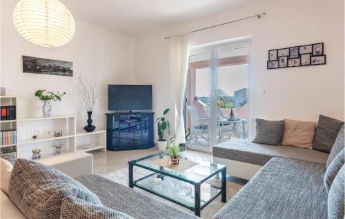 Marcana Apartment | 3 Bedroom Gorgeous Apartment In Marcana