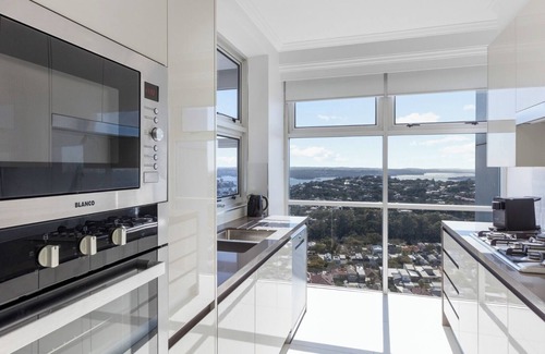 Bondi Junction Apartment | 3-Bedroom Harbour Suite Near to Bondi Beach Sydney